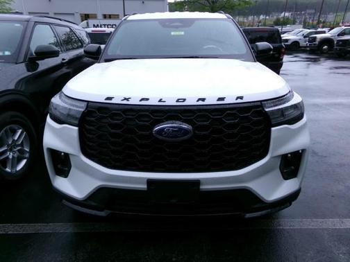 Star White Metallic Tri-Coat 2026 Ford Explorer ST-Line