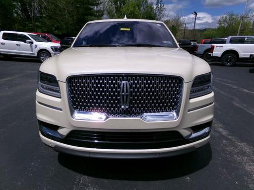 Ivory Pearl Metallic Tri-Coat 2018 Lincoln Navigator Reserve