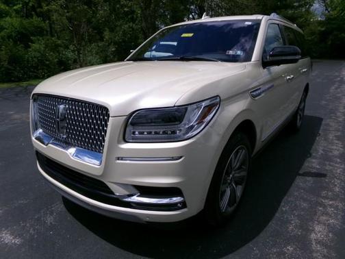Ivory Pearl Metallic Tri-Coat 2018 Lincoln Navigator Reserve