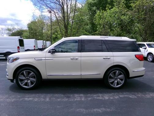 Ivory Pearl Metallic Tri-Coat 2018 Lincoln Navigator Reserve