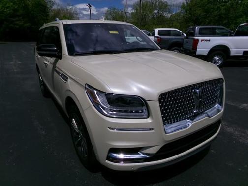 Ivory Pearl Metallic Tri-Coat 2018 Lincoln Navigator Reserve