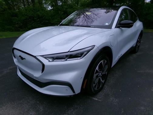 Space White Metallic 2021 Ford Mustang Mach-E Premium