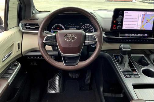 2024 Toyota Sienna Platinum 7 Passenger