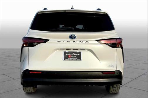 2022 Toyota Sienna XLE 8 Passenger