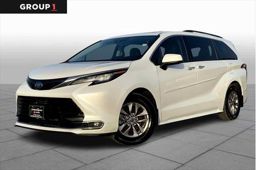 2022 Toyota Sienna XLE 8 Passenger