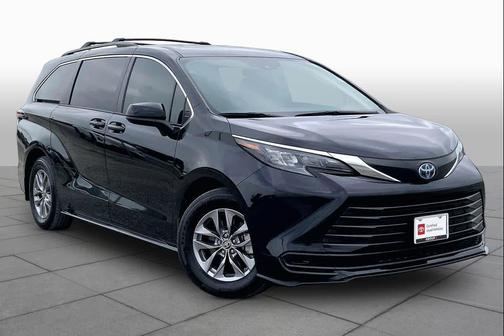 Midnight Black Metallic 2024 Toyota Sienna LE