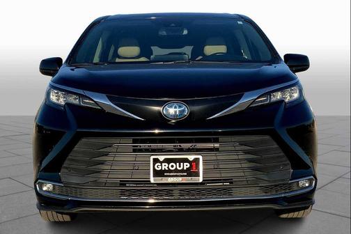 2023 Toyota Sienna XLE 8 Passenger