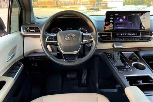 2023 Toyota Sienna XLE 8 Passenger