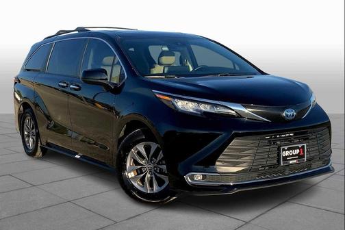 2023 Toyota Sienna XLE 8 Passenger