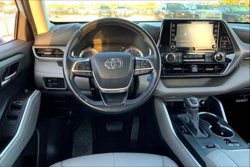 2022 Toyota Highlander Hybrid XLE