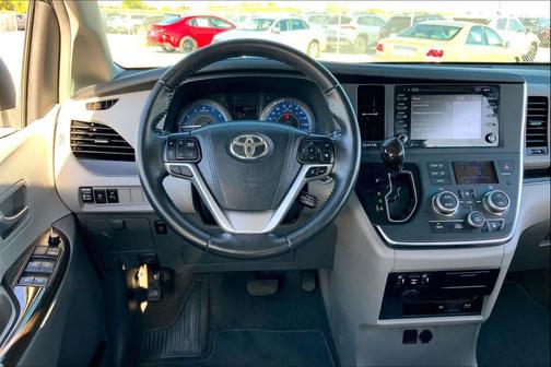 2018 Toyota Sienna XLE Premium