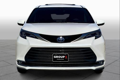 2025 Toyota Sienna Platinum