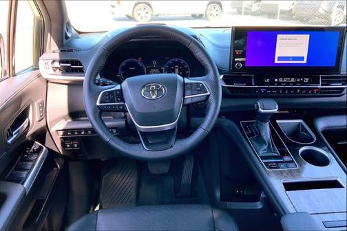 2025 Toyota Sienna Platinum