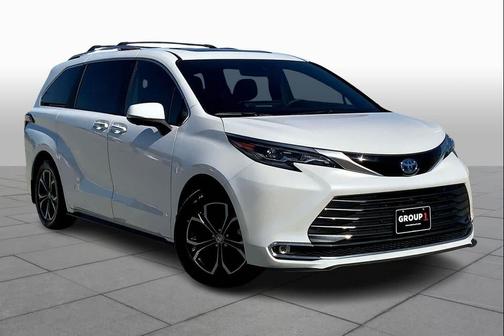 2025 Toyota Sienna Platinum
