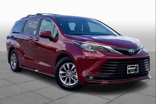 2025 Toyota Sienna XLE