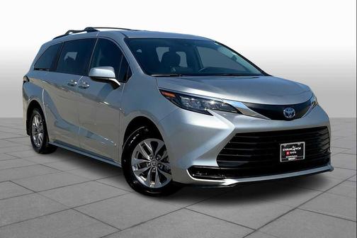 2024 Toyota Sienna LE