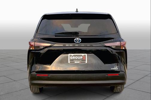 2024 Toyota Sienna LE