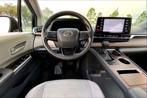 2024 Toyota Sienna LE