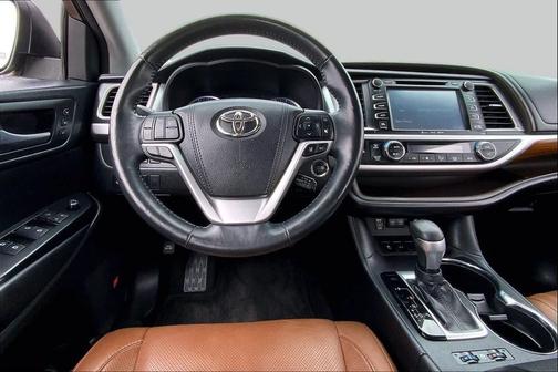 Toasted Walnut Pearl 2018 Toyota Highlander Limited Platinum