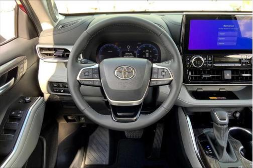 2025 Toyota Highlander Platinum