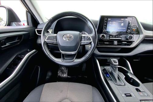 2022 Toyota Highlander LE