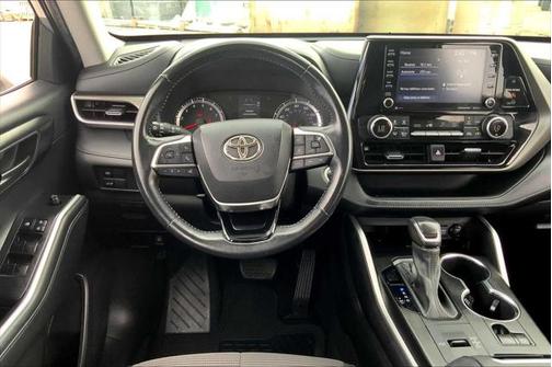 2021 Toyota Highlander LE