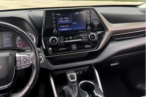 2021 Toyota Highlander LE