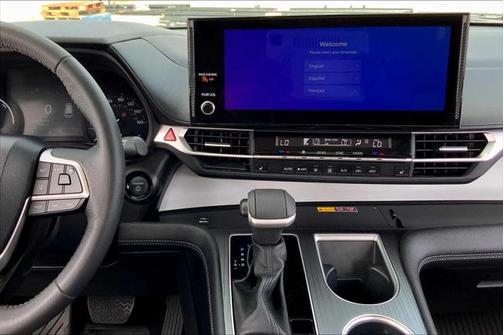 2025 Toyota Sienna XLE 8 Passenger