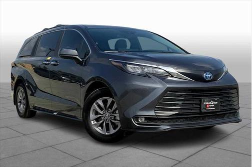 2025 Toyota Sienna XLE 8 Passenger