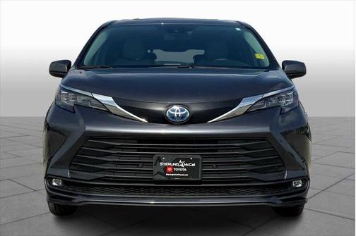 2025 Toyota Sienna XLE 8 Passenger