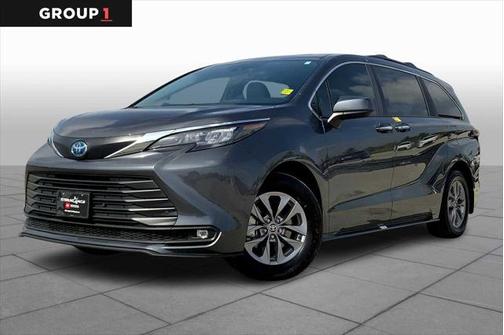 2025 Toyota Sienna XLE 8 Passenger