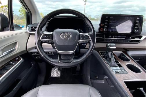 2022 Toyota Sienna XLE
