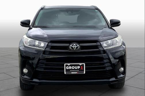 Midnight Black Metallic 2017 Toyota Highlander SE
