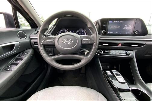 2022 Hyundai SONATA SE