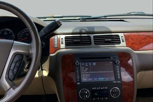 White Diamond Tricoat 2013 Chevrolet Suburban 1500 LTZ