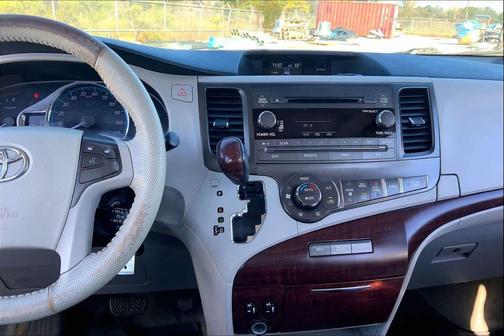 2013 Toyota Sienna XLE