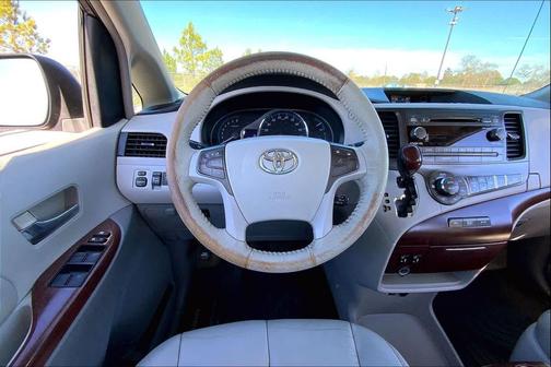 2013 Toyota Sienna XLE