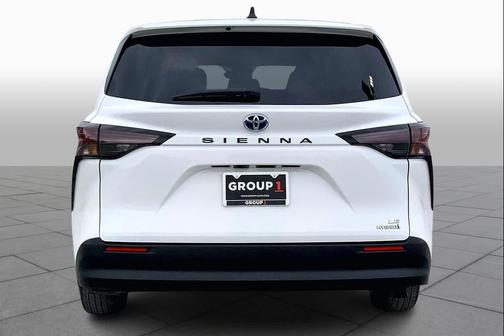 2024 Toyota Sienna LE