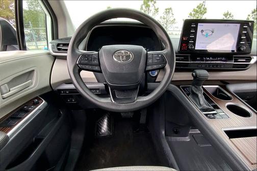 2024 Toyota Sienna LE