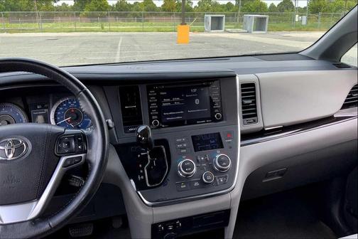 2019 Toyota Sienna XLE