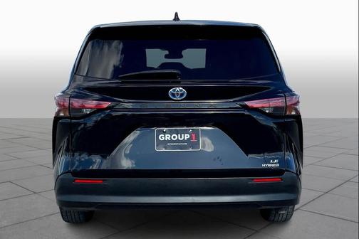 2022 Toyota Sienna LE
