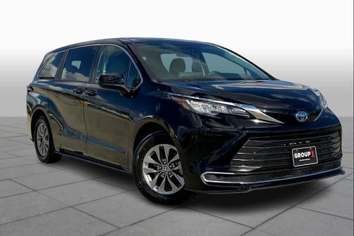 2022 Toyota Sienna LE
