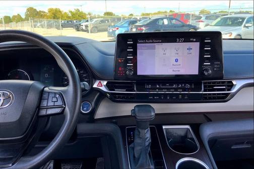 2022 Toyota Sienna LE