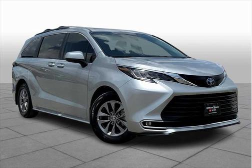 2023 Toyota Sienna XLE 8 Passenger