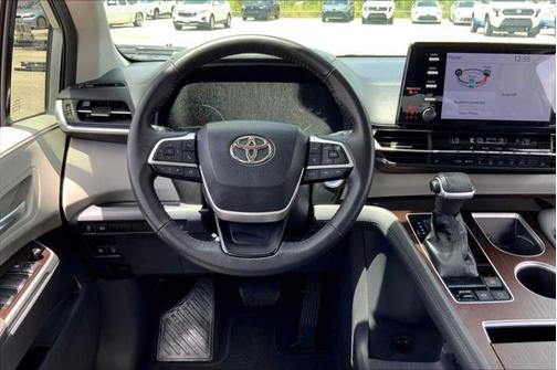 2023 Toyota Sienna XLE 8 Passenger