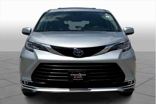 2023 Toyota Sienna XLE 8 Passenger