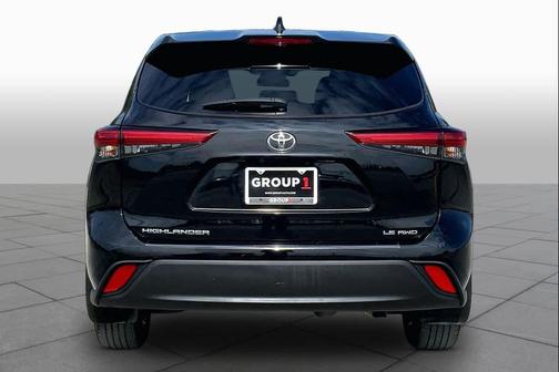 Midnight Black Metallic 2021 Toyota Highlander LE