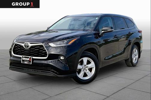 Midnight Black Metallic 2021 Toyota Highlander LE