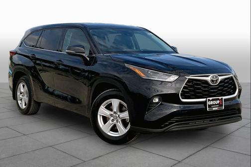 Midnight Black Metallic 2021 Toyota Highlander LE