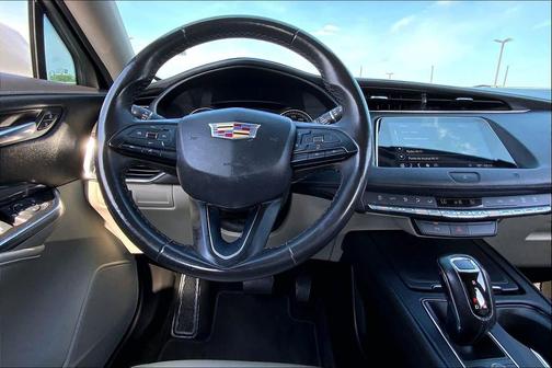 Crystal White Tricoat 2019 Cadillac XT4 Luxury